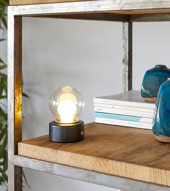 Lampara LED magnética en negro abajo / Nadie sin regalo